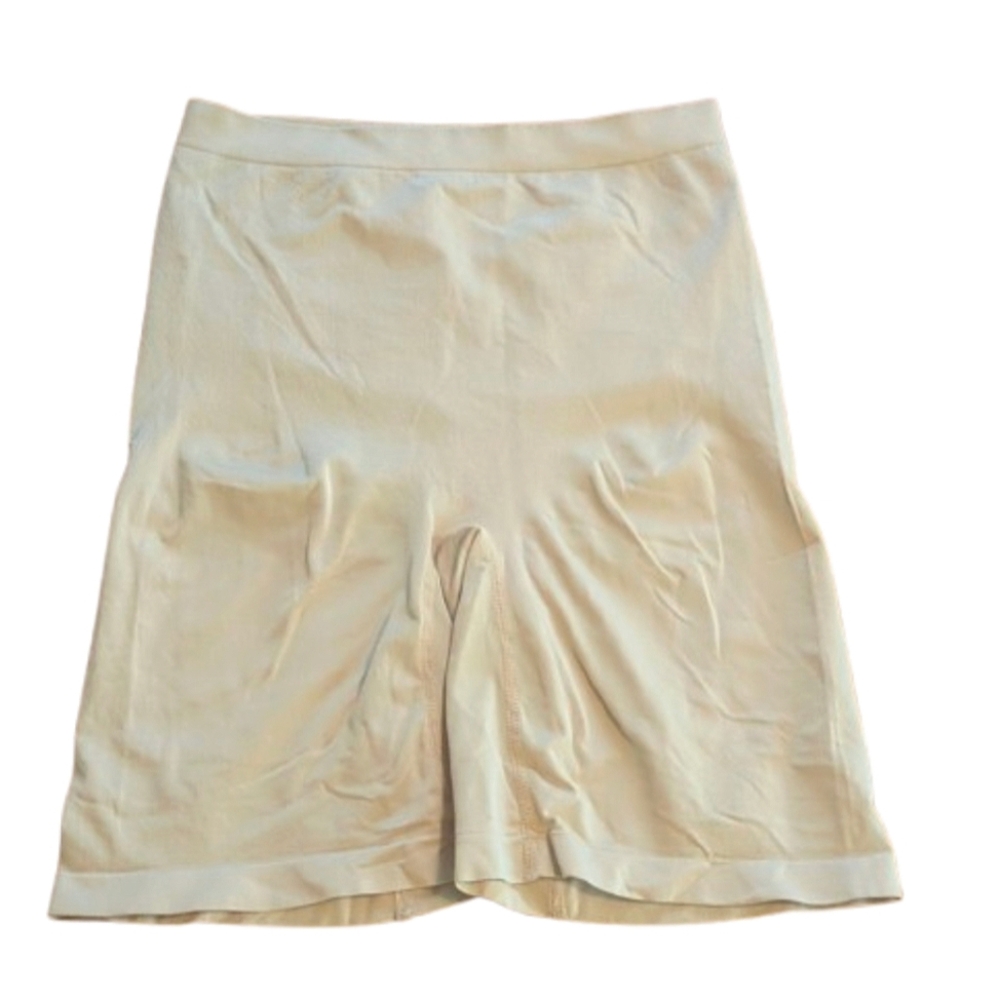 Maidenform nude smoothing shorts panties